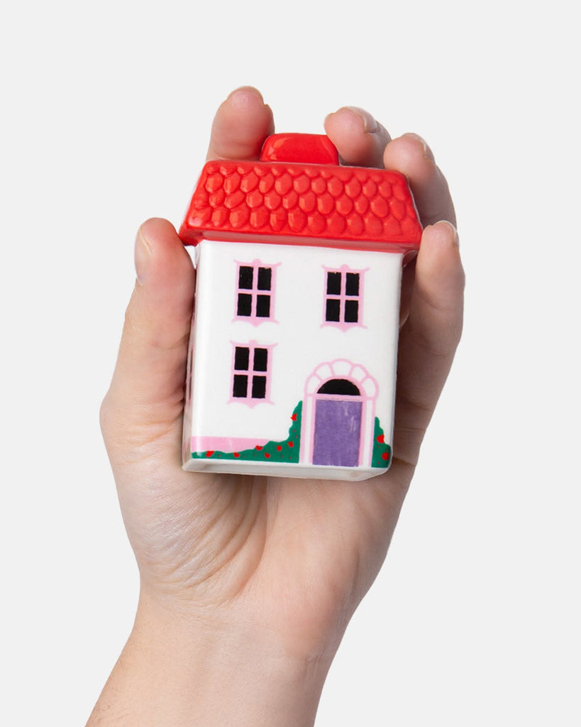 salt and pepper shaker set in the shape of two cozy cottages
