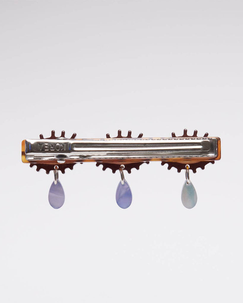 alligator clip featuring three eyes with teardrop details 