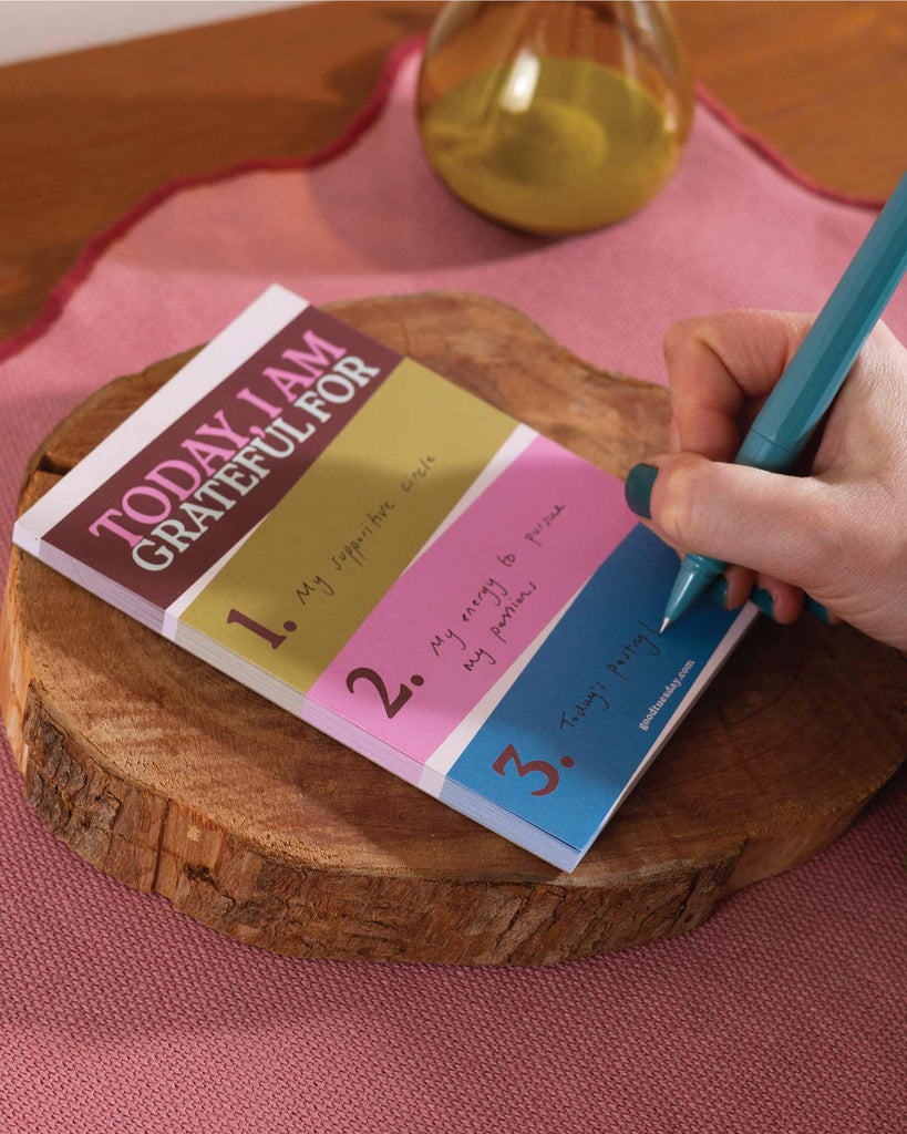 notepad that provides space to write down 3 things you are grateful for today
