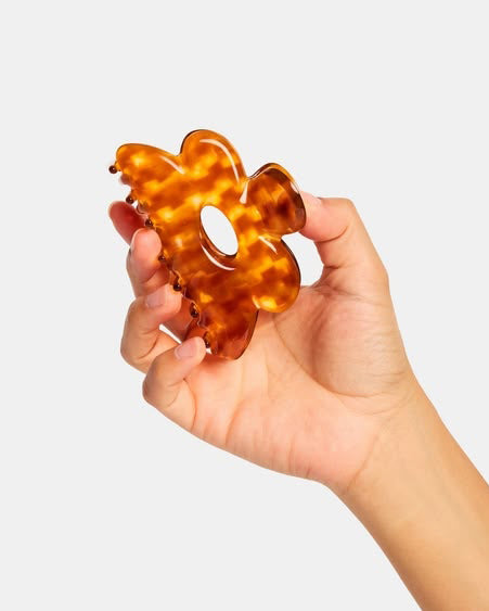 flower hair claw in honey checker