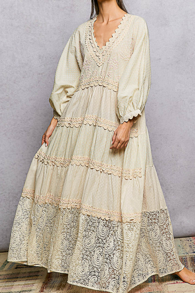 romantic-feeling maxi dress in cream with beautiful lace details throughout.