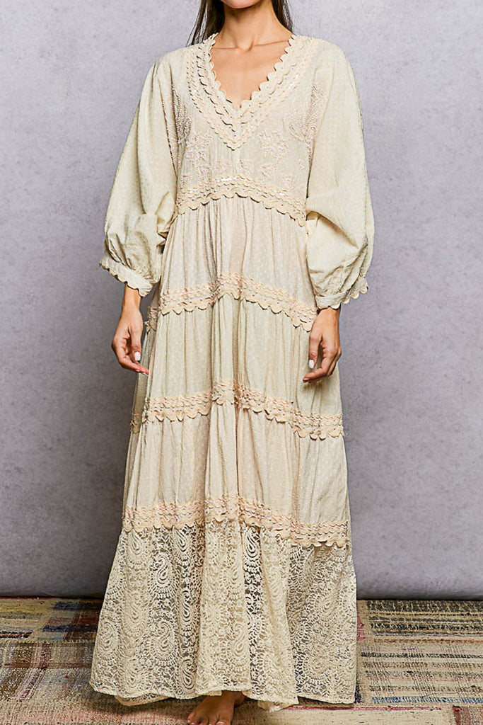 romantic-feeling maxi dress in cream with beautiful lace details throughout.
