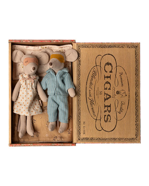 mum and dad mice in cigar box from maileg