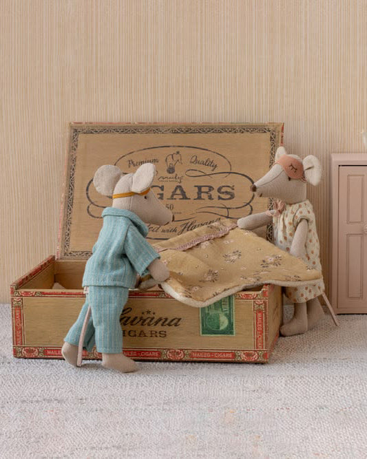 mum and dad mice in cigar box from maileg