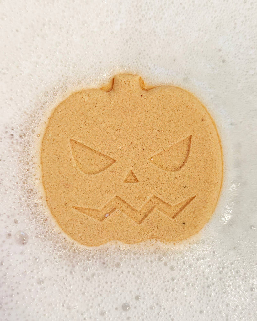 prize bath bomb, jack-o-lantern