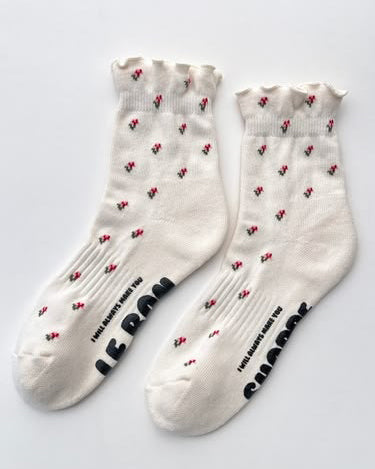 petal ruffled hugger crew socks in cream