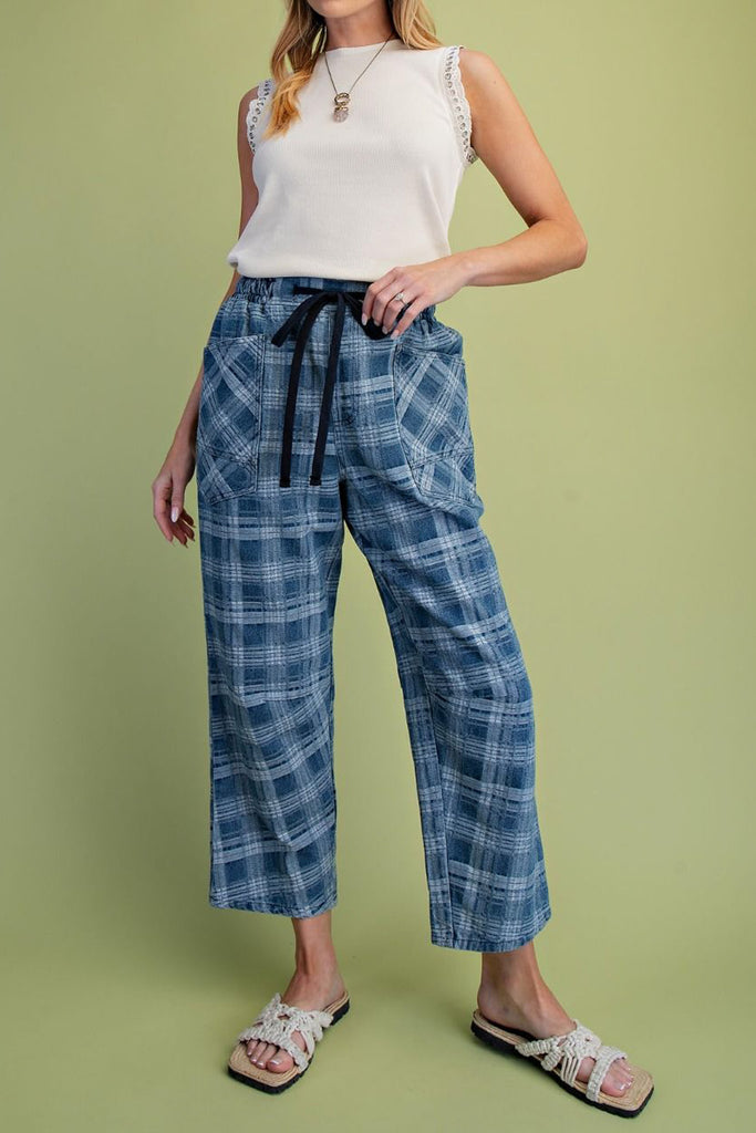 denim trousers in a blue plaid pattern