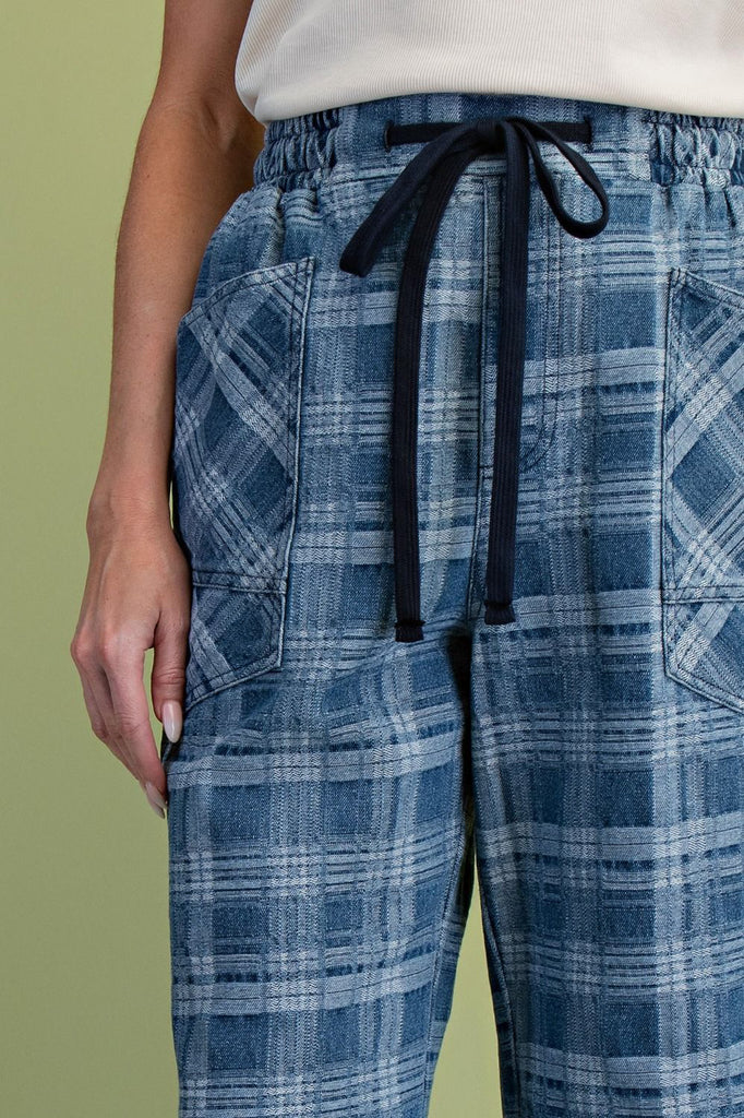 denim trousers in a blue plaid pattern