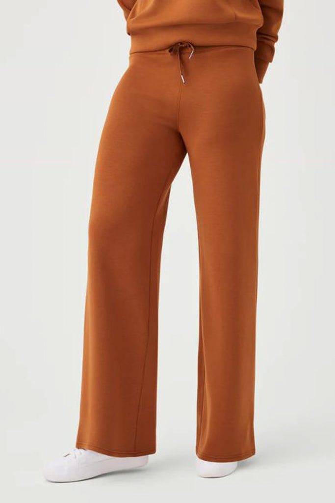 AirEssentials Cropped Wide Leg Pant