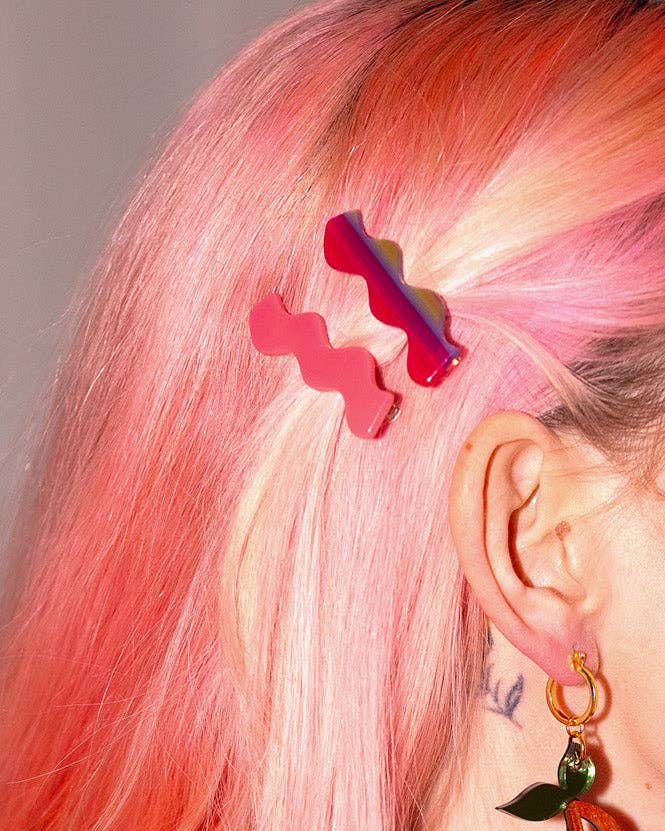 set of 2 hair clips with a squiggle design 